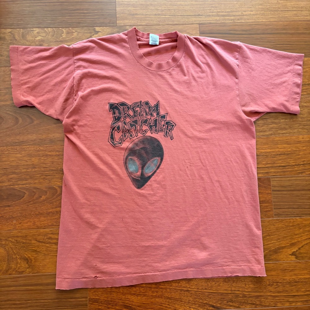 Vintage Fruit of the Loom Mens Dream Catcher Alien T-Shirt XL Red Distressed USA